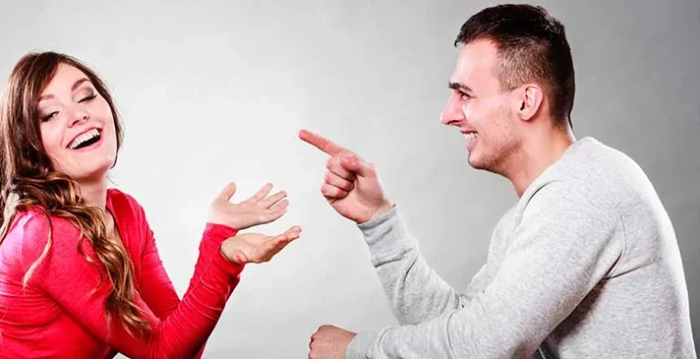 Как научиться общаться с девушками: практические советы и ошибки